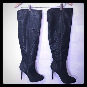 Report "Nichola" black over the knee boots